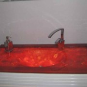משטח זכוכית אדום משולב כיור לארון אמבטיה